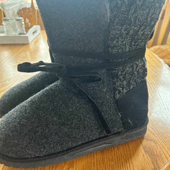 Essentials by Muk Luk Women's Boots brand new with tags - Picture 4 of 6